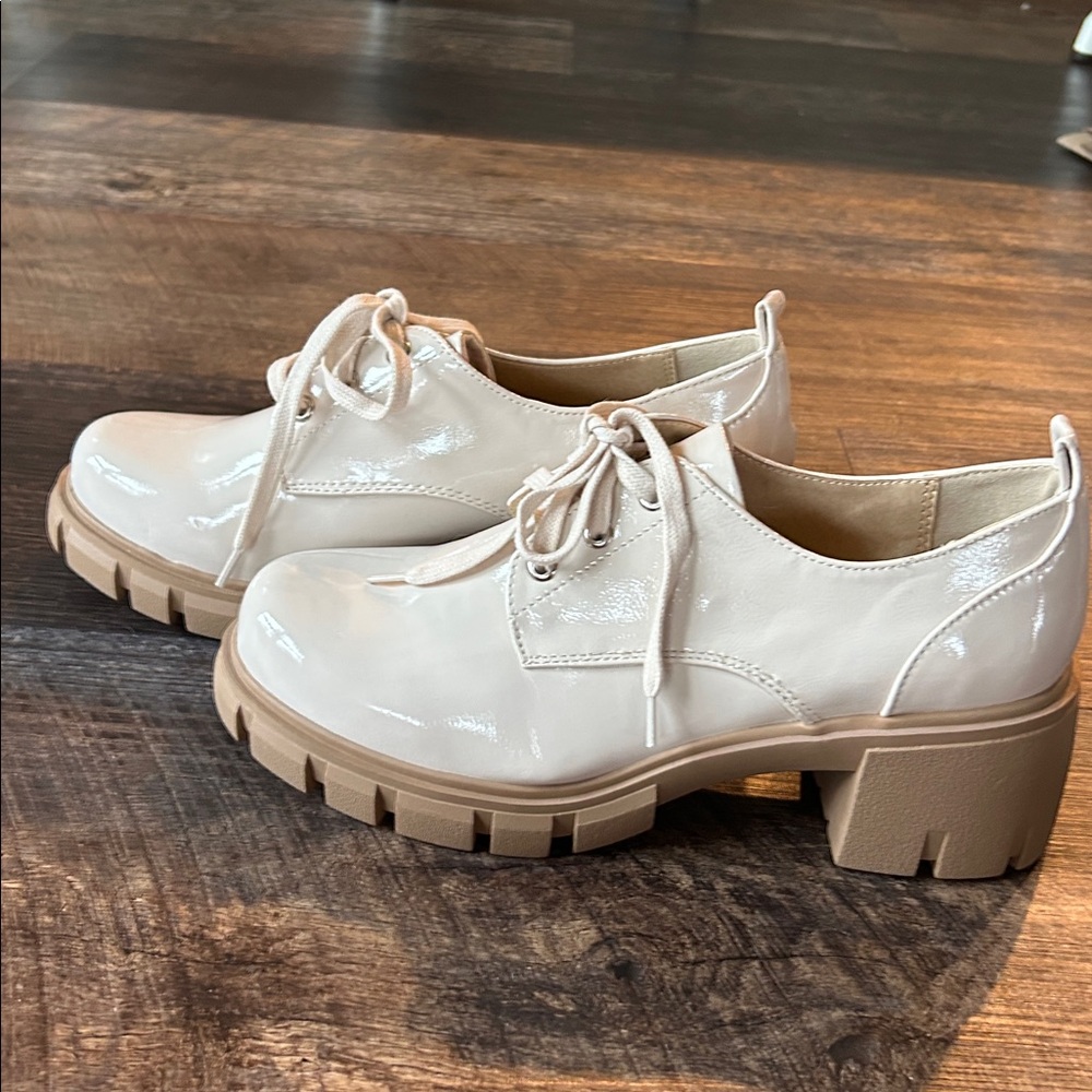 Soda Patent Leather Nude platform loafers Size 10 NWOT